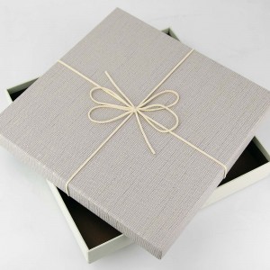 Cutie cadou  27x27cm